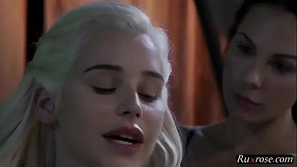 Este Aint Game of Thrones Kirsten Price HD; lésbica, loira, morena, pornstar, lambendo, beijando, f