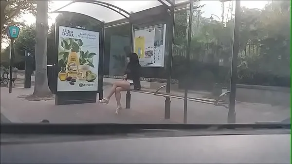 Grote bitch at a bus stop beste clips
