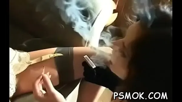 Veliki Smoking scene with busty honey najboljši posnetki