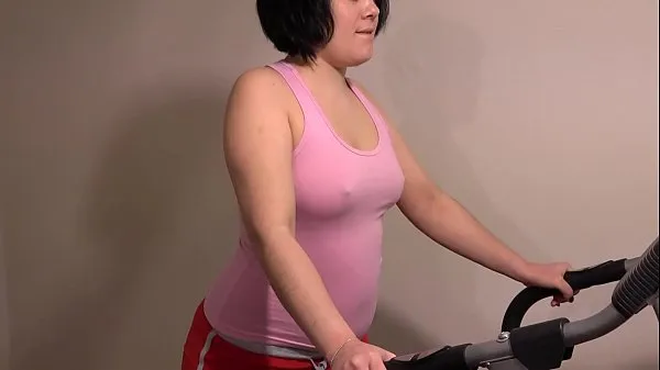 คลิปAnal masturbation on the treadmill, a girl with a juicy asshole is engaged in fitnessใหญ่