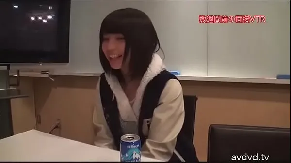 Симпатичная юная японская школьница