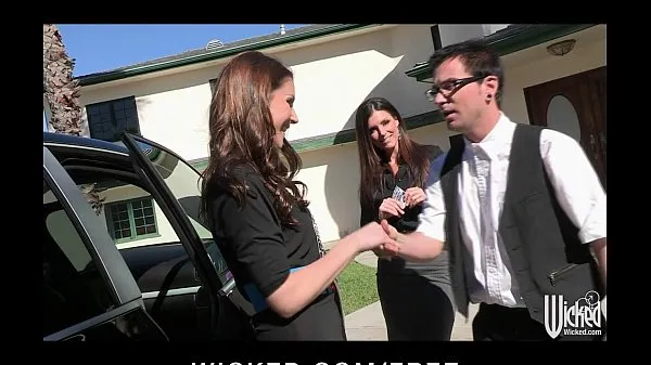 Nagy Pair of sisters bribe their car salesman into a threesome legjobb klipek