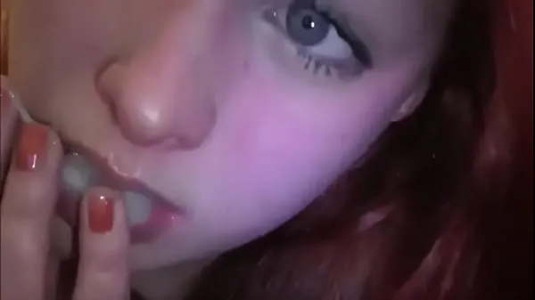 Klip besar Married redhead playing with cum in her mouth terbaik