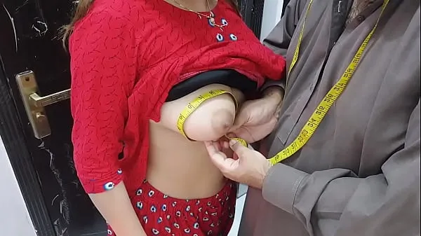 Klip besar Desi indian Village Wife,s Ass Hole Fucked By Tailor In Exchange Of Her Clothes Stitching Charges Very Hot Clear Hindi Voice terbaik