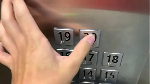 Grandes Sexo em público, no elevador com um estranho e eles nos pegam melhores clipes